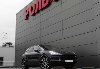 Подержанный автомобиль Porsche Cayenne 2018 года (23 фото)