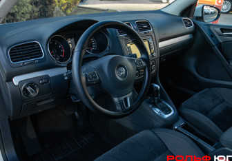 Подержанный автомобиль Volkswagen Golf Hatchback 2012 года (14 фото)