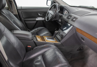 Подержанный автомобиль Volvo XC90 2005 года (9 фото)
