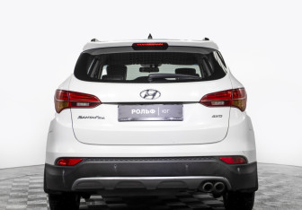 Подержанный автомобиль Hyundai Santa Fe 2013 года (6 фото)