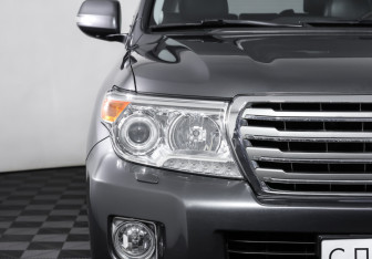 Подержанный автомобиль Toyota Land Cruiser Suv 2014 года (24 фото)