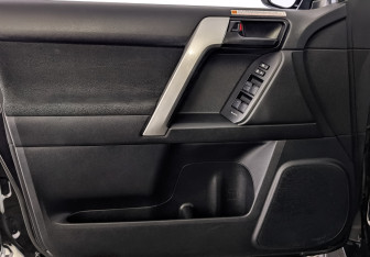 Подержанный автомобиль Toyota Land Cruiser Prado 2021 года (19 фото)