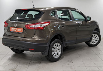 Подержанный автомобиль Nissan Qashqai 2014 года (5 фото)