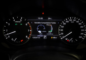 Подержанный автомобиль Infiniti QX50 2018 года (16 фото)