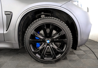 Подержанный автомобиль BMW X5 2015 года (18 фото)