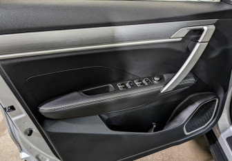 Подержанный автомобиль Geely Coolray 2023 года (19 фото)