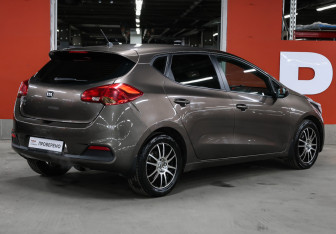 Подержанный автомобиль Kia Ceed Hatchback 2015 года (5 фото)