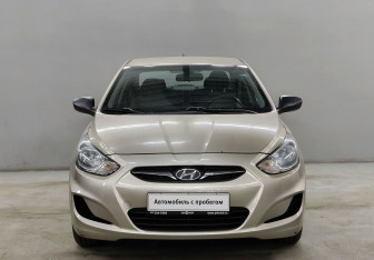 Подержанный автомобиль Hyundai Solaris Sedan 2012 года (2 фото)