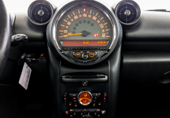 Подержанный автомобиль MINI Countryman 2015 года (15 фото)