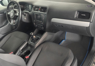 Подержанный автомобиль Volkswagen Jetta Sedan 2011 года (11 фото)
