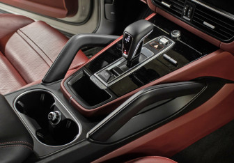 Подержанный автомобиль Porsche Cayenne 2021 года (21 фото)