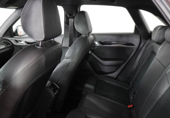 Подержанный автомобиль Audi Q3 2018 года (12 фото)