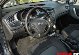 Подержанный автомобиль Kia Ceed Hatchback 2013 года (12 фото)