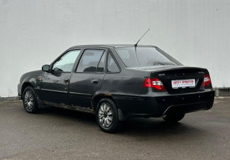 Подержанный автомобиль Daewoo Nexia Sedan 2012 года (7 фото)