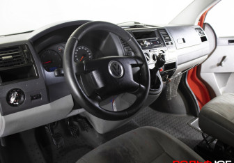 Подержанный автомобиль Volkswagen Transporter Van 2005 года (10 фото)