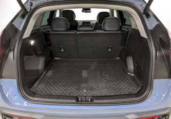 Подержанный автомобиль Geely Atlas 2024 года (10 фото)