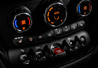 Подержанный автомобиль MINI Clubman Wagon 2020 года (16 фото)