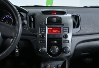 Подержанный автомобиль Kia Cerato Sedan 2010 года (13 фото)