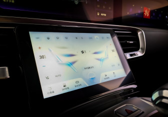 Подержанный автомобиль Hongqi E-HS9 2022 года (29 фото)