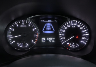 Подержанный автомобиль Nissan Pathfinder 2016 года (11 фото)