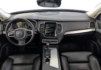 Подержанный автомобиль Volvo XC90 2019 года (29 фото)