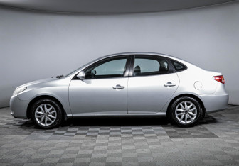Подержанный автомобиль Hyundai Elantra Sedan 2010 года (8 фото)