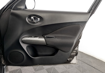 Подержанный автомобиль Nissan Juke 2012 года (24 фото)