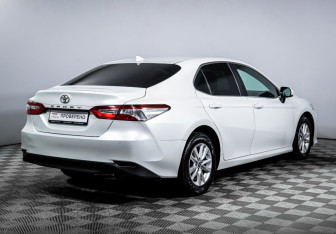 Подержанный автомобиль Toyota Camry Sedan 2020 года (5 фото)