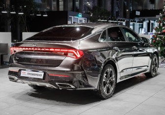 Подержанный автомобиль Kia K5 2020 года (4 фото)