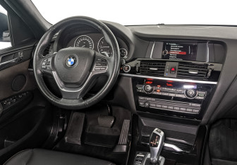 Подержанный автомобиль BMW X4 2018 года (30 фото)