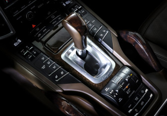 Подержанный автомобиль Porsche Cayenne 2015 года (18 фото)