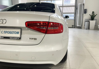 Подержанный автомобиль Audi A4 Sedan 2013 года (8 фото)