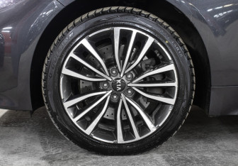 Подержанный автомобиль Kia Stinger 2018 года (24 фото)