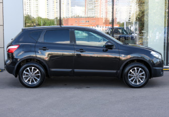Подержанный автомобиль Nissan Qashqai 2013 года (4 фото)