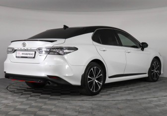 Подержанный автомобиль Toyota Camry Sedan 2020 года (5 фото)