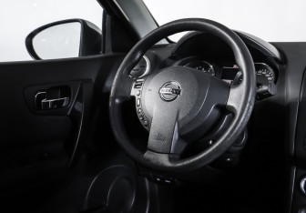 Подержанный автомобиль Nissan Qashqai 2013 года (13 фото)
