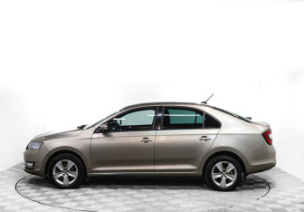 Подержанный автомобиль Skoda Rapid Liftback 2018 года (8 фото)