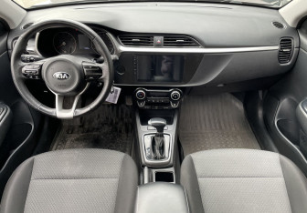 Подержанный автомобиль Kia Rio Sedan 2020 года (10 фото)