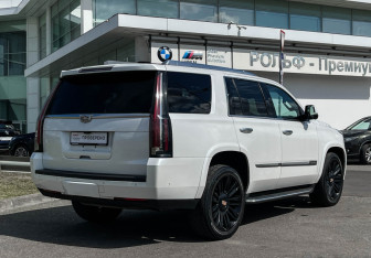 Подержанный автомобиль Cadillac Escalade Suv 2018 года (5 фото)