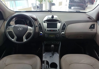 Подержанный автомобиль Hyundai ix35 2011 года (9 фото)