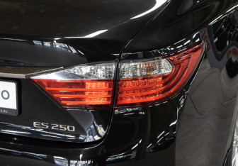 Подержанный автомобиль Lexus ES 2014 года (28 фото)