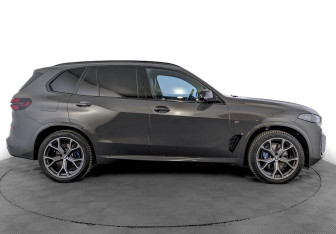 Подержанный автомобиль BMW X5 2024 года (4 фото)