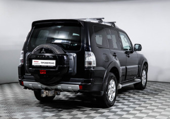 Подержанный автомобиль Mitsubishi Pajero 2011 года (5 фото)