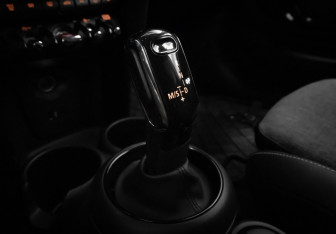 Подержанный автомобиль MINI Hatch 2019 года (15 фото)