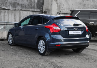 Подержанный автомобиль Ford Focus Hatchback 2012 года (6 фото)