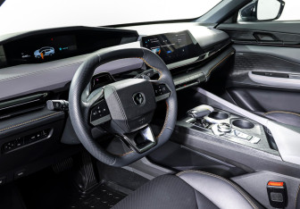 Подержанный автомобиль Changan UNI-V 2023 года (14 фото)