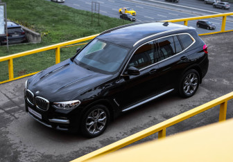 Подержанный автомобиль BMW X3 2021 года (16 фото)