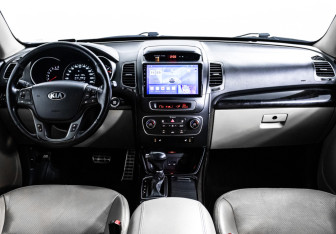 Подержанный автомобиль Kia Sorento 2012 года (9 фото)