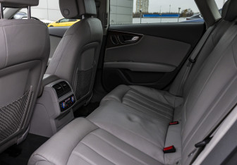 Подержанный автомобиль Audi A7 2010 года (10 фото)