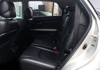 Подержанный автомобиль Lexus RX 2005 года (10 фото)